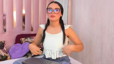 Mia  online show from October 14, 10:38 am