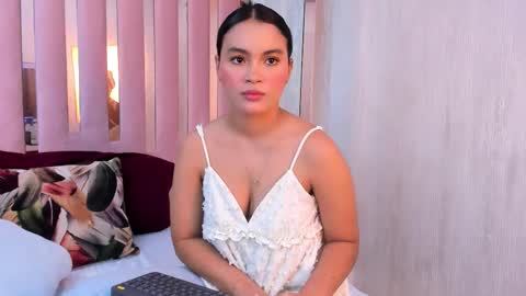 Mia  online show from November 11, 10:59 am