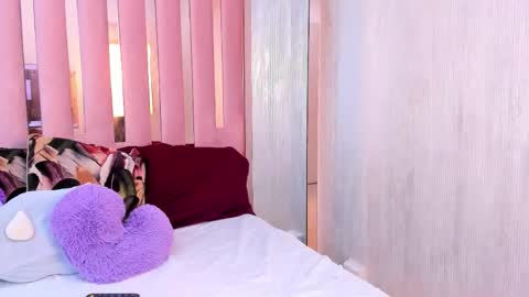 Mia  online show from November 12, 12:05 pm