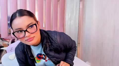 Mia  online show from November 21, 10:47 am