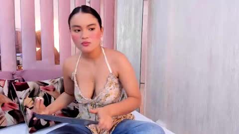 Mia  online show from November 25, 10:59 am