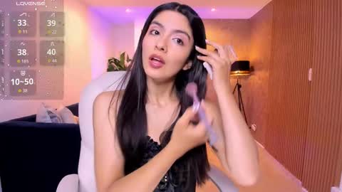 Mia online show from September 27, 11:04 am