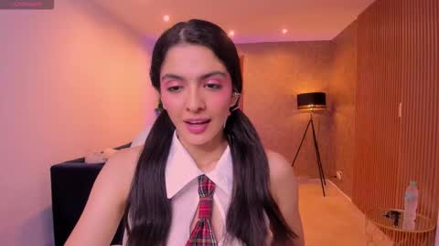 Mia online show from October 21, 10:38 am