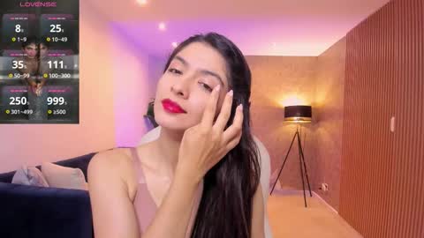 Mia online show from November 12, 11:10 am