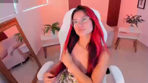 Mia  online show from September 9, 1:43 pm