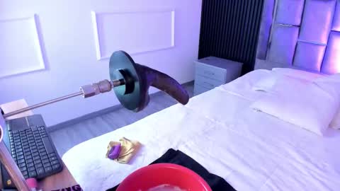 Mia Monroe online show from November 12, 8:15 am