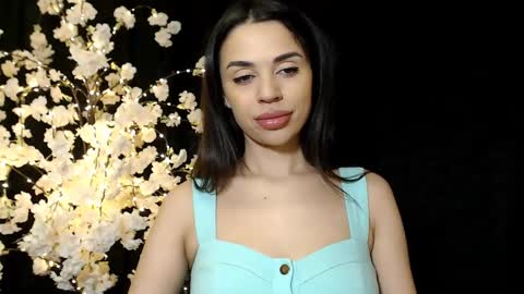 Snapshot of mika_gold7 chatting on December 7, 9:39 am Mika online show from December 7, 9:39 am