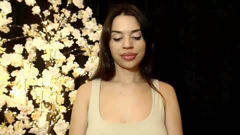 Snapshot of mika_gold7 chatting on December 11, 8:39 pm Mika online show from December 11, 8:39 pm