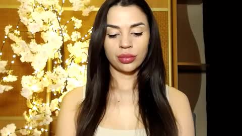 Snapshot of mika_gold7 chatting on February 10, 12:18 pm Mika online show from February 10, 12:18 pm