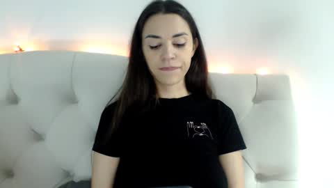 Snapshot of mika_gold7 chatting on December 14, 7:40 pm Mika online show from December 14, 7:40 pm