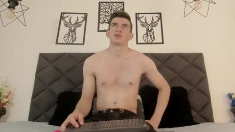 mikael online show from February 20, 5:23 am