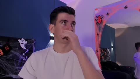 mikael online show from October 31, 4:24 am