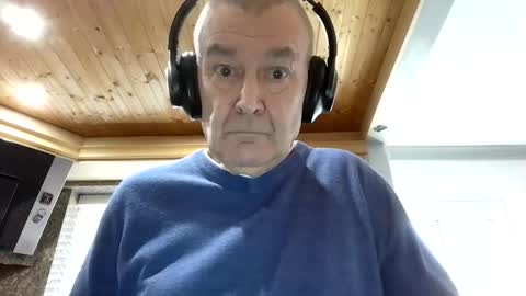 Snapshot of mike26051 chatting on November 19, 1:22 pm mike26051 online show from November 19, 1:22 pm