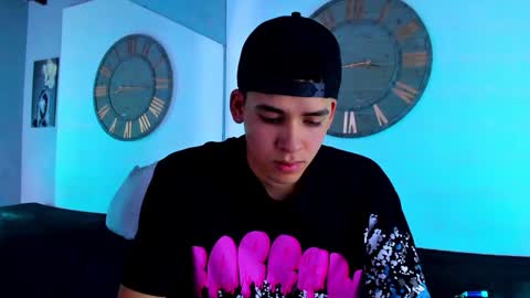 Mike 0233 online show from December 12, 3:43 am