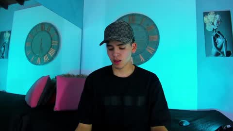 Mike 0233 online show from January 24, 3:32 am