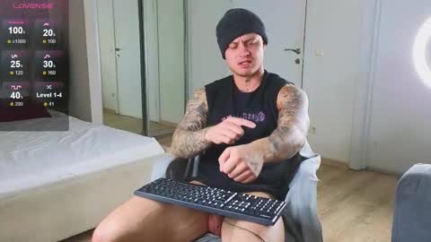 Snapshot of mike___magic chatting on November 27, 5:42 am Mike Magic online show from November 27, 5:42 am