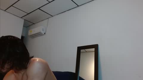 Snapshot of mike_d1030 chatting on December 17, 2:12 am mike_d1030 online show from December 17, 2:12 am