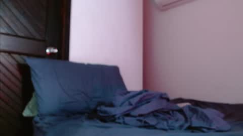 Snapshot of mike_d1030 chatting on February 1, 1:44 am mike_d1030 online show from February 1, 1:44 am