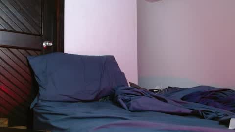 Snapshot of mike_d1030 chatting on February 6, 4:31 am mike_d1030 online show from February 6, 4:31 am