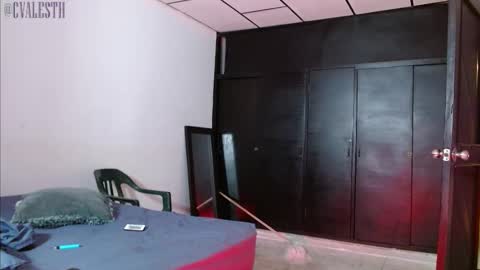 Snapshot of mike_d1030 chatting on February 13, 5:26 am mike_d1030 online show from February 13, 5:26 am