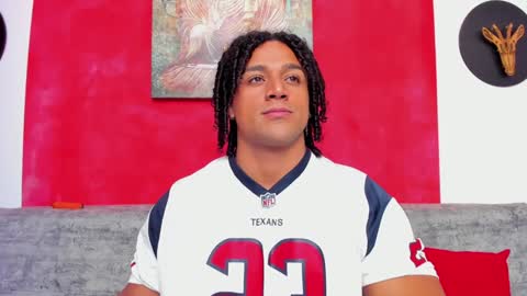 Snapshot of mike_estevess chatting on December 15, 9:56 am online show from December 15, 9:56 am