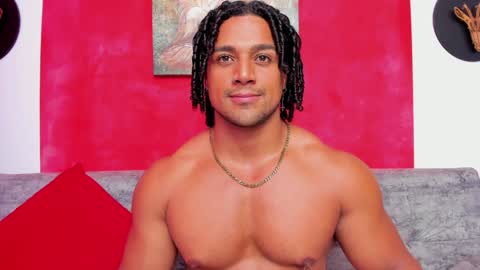 Snapshot of mike_estevess chatting on December 20, 11:32 am online show from December 20, 11:32 am