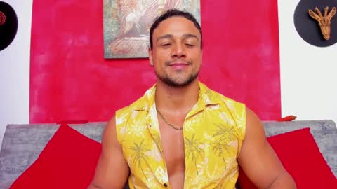 Snapshot of mike_estevess chatting on December 26, 2:05 pm online show from December 26, 2:05 pm