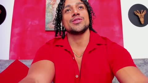 Snapshot of mike_estevess chatting on December 28, 7:33 am online show from December 28, 7:33 am