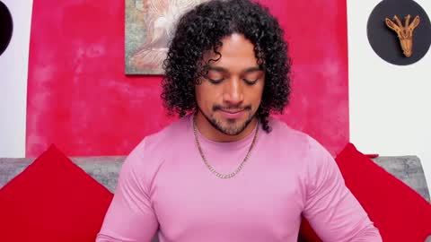 Snapshot of mike_estevess chatting on January 5, 1:24 am online show from January 5, 1:24 am