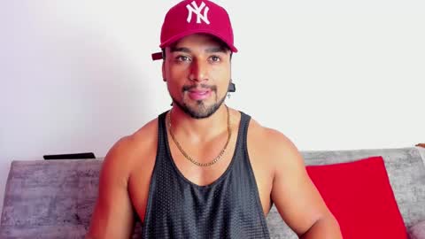 Snapshot of mike_estevess chatting on February 9, 11:04 am online show from February 9, 11:04 am