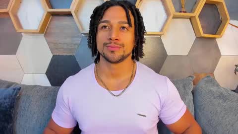 Snapshot of mike_estevess chatting on February 14, 3:11 am online show from February 14, 3:11 am