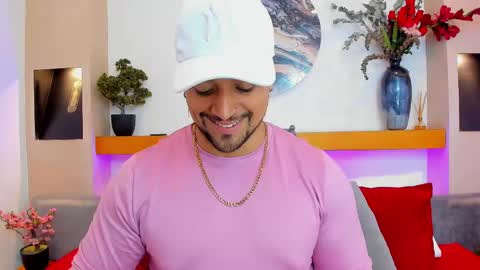 Snapshot of mike_estevess chatting on February 19, 10:31 pm online show from February 19, 10:31 pm