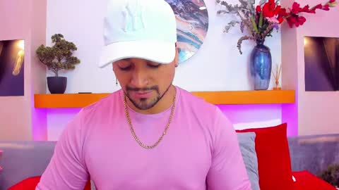 Snapshot of mike_estevess chatting on February 20, 4:50 am online show from February 20, 4:50 am