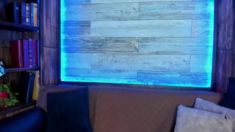 Snapshot of mike_estevess chatting on March 7, 5:18 am online show from March 7, 5:18 am