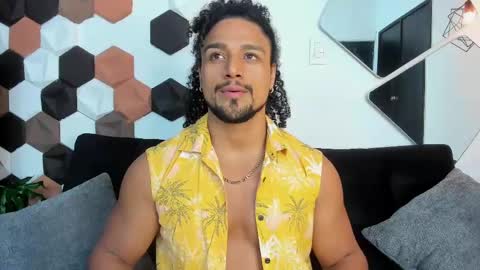 Snapshot of mike_estevess chatting on March 8, 6:58 pm online show from March 8, 6:58 pm