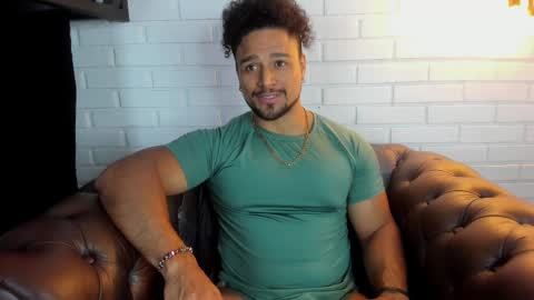 Snapshot of mike_estevess chatting on March 9, 9:46 pm online show from March 9, 9:46 pm