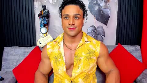 Snapshot of mike_estevess chatting on November 11, 8:14 am online show from November 11, 8:14 am