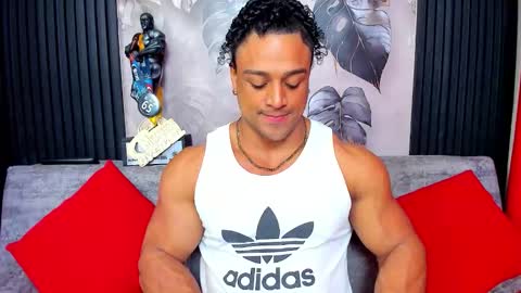 Snapshot of mike_estevess chatting on November 17, 10:32 am online show from November 17, 10:32 am