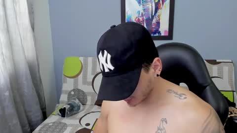 Snapshot of mikke_love chatting on February 9, 3:01 pm MIKKE online show from February 9, 3:01 pm