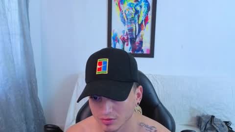 Snapshot of mikke_love chatting on November 17, 2:23 pm MIKKE online show from November 17, 2:23 pm