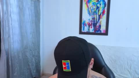 Snapshot of mikke_love chatting on November 24, 1:33 pm MIKKE online show from November 24, 1:33 pm