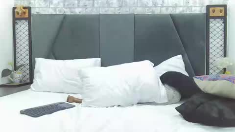 mila_adamss online show from February 12, 2:21 pm