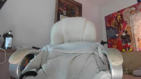 Snapshot of mila_dash chatting on October 2, 11:50 am Mila Dash online show from October 2, 11:50 am