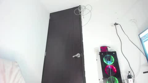 Snapshot of mila_dash chatting on November 20, 12:22 am Mila Dash online show from November 20, 12:22 am