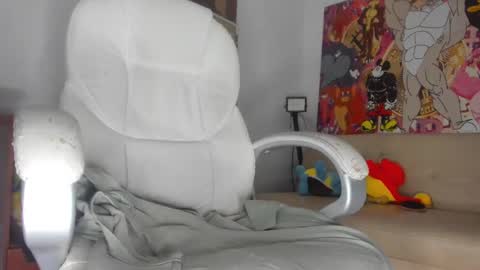 Snapshot of mila_dash chatting on November 21, 10:14 am Mila Dash online show from November 21, 10:14 am