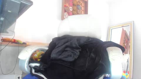 Snapshot of mila_dash chatting on November 27, 11:23 am Mila Dash online show from November 27, 11:23 am