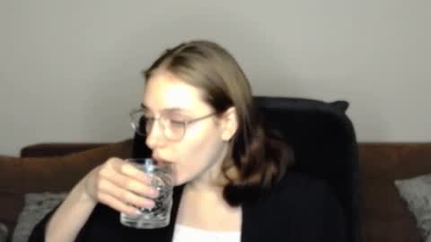 mila_keyy online show from December 13, 8:58 pm