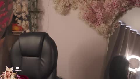 Snapshot of mila_snoow chatting on November 1, 11:56 am M I L A online show from November 1, 11:56 am