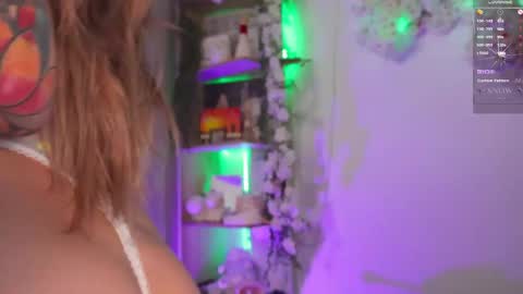 Snapshot of mila_snoow chatting on November 19, 6:30 pm M I L A online show from November 19, 6:30 pm