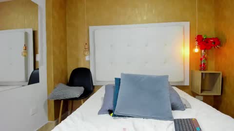          online show from October 1, 12:16 am